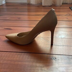 Sam Edelman beige pumps, size 8.5, like new, worn 3-4 times